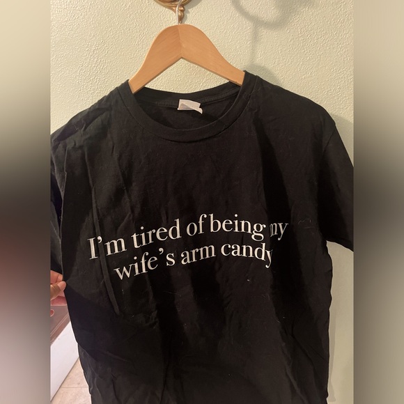 black tshirt - Picture 2 of 4